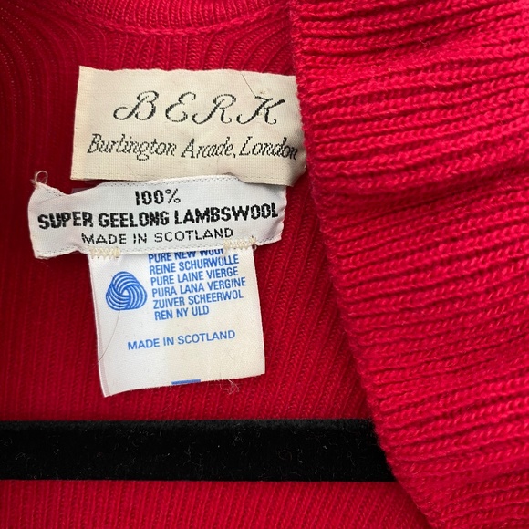 BERK Burlington Arcade Red Cape - Picture 5 of 5